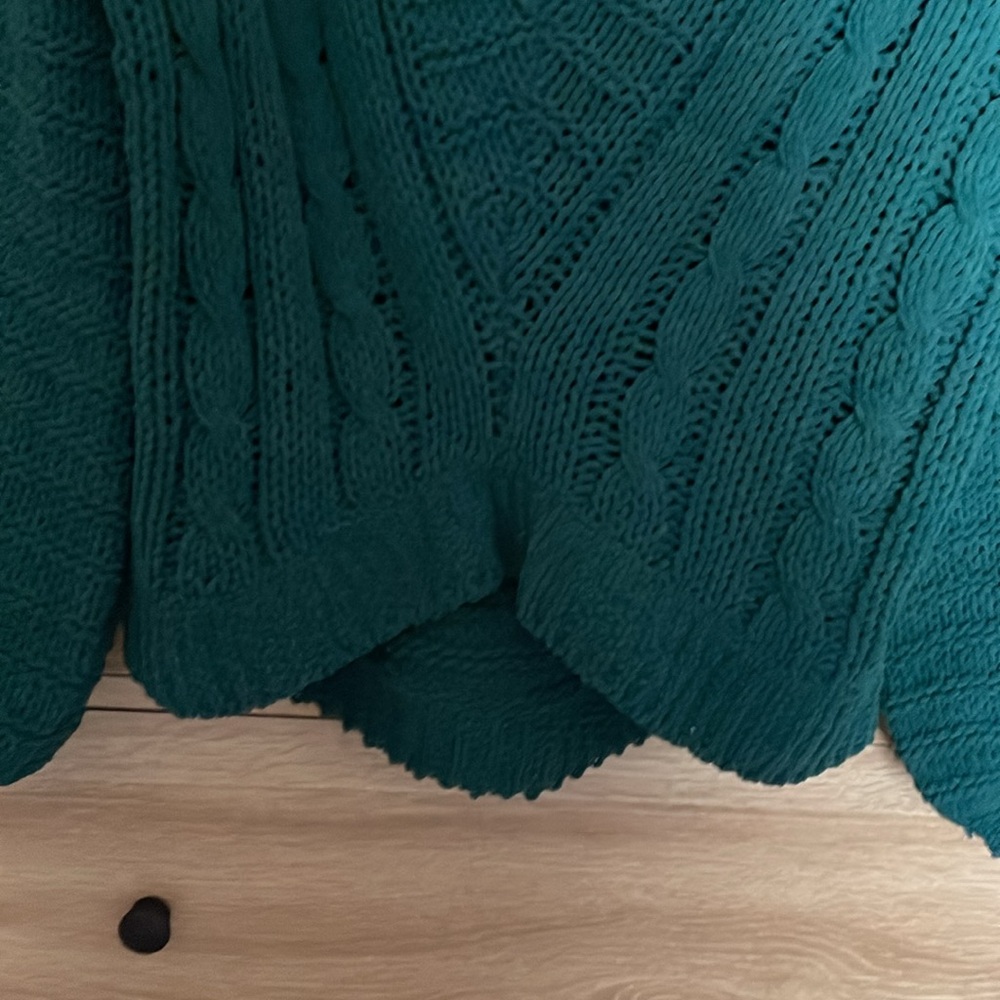 Express Polyester Wider Round Neck Oversized Gree… - image 3